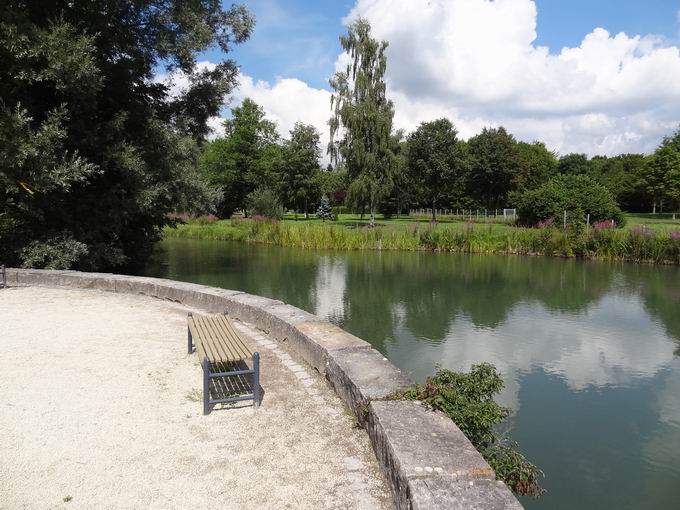Kurpark Bad Drrheim: Teich mit Sitzbank