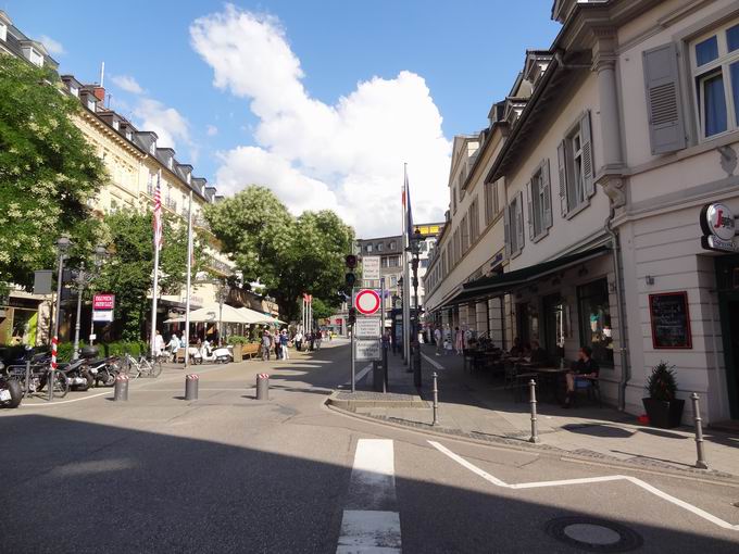 Luisenstrae Baden-Baden: Blick Leopoldplatz