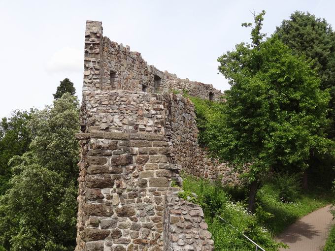 Burg Badenweiler: Blick Westliche Ringmauer