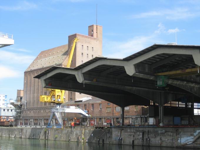 Siloturm Basel: Westansicht