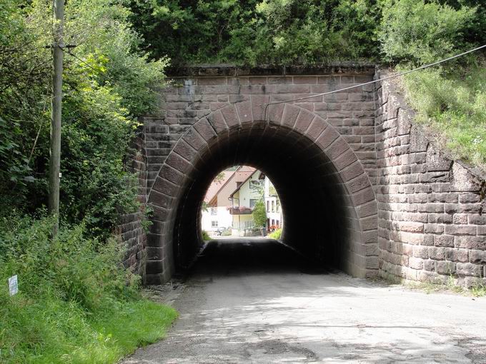 Bahnhof Ftzen: Bahnunterfhrung