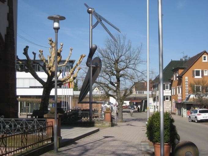 Storchenplastik am Alten Rathaus Denzlingen