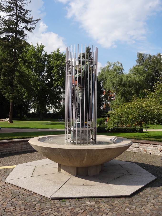 Karlsgarten: Mutter-Skulptur