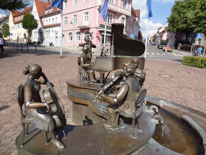 Musikantenbrunnen Donaueschingen: Musikantentruppe