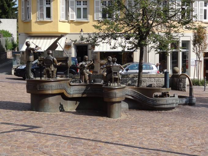 Musikantenbrunnen Donaueschingen: Westansicht