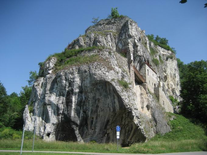 Istein zwischen Reben und Rhein