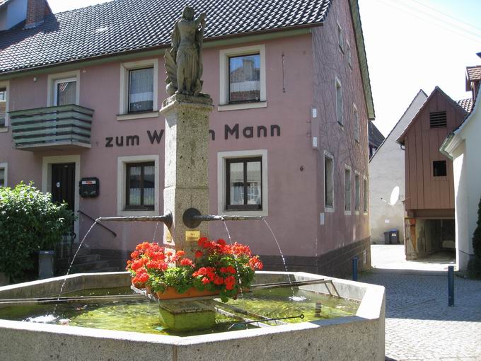 Marktplatz Ehrenstetten: Brunnen