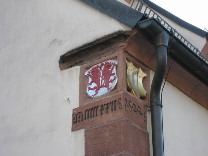 Kirche St. Nikolaus Elzach: Wappenrelief Ortsherrschaft