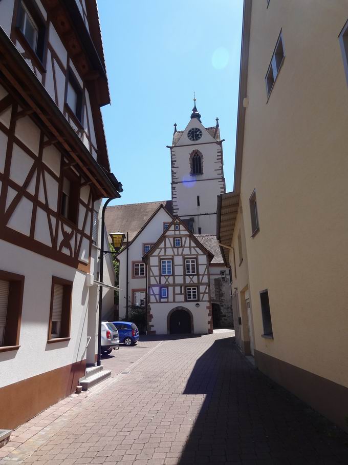 Hauptstrae Endingen: Blick Peterskirchplatz