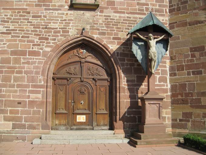 Kirche St. Peter Endingen: Turmeingang