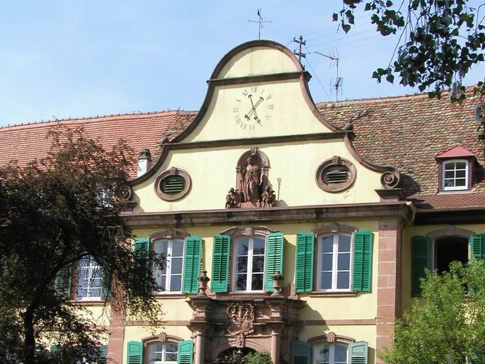 Schloss Kiechlinsbergen: Volutengiebel