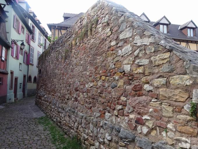 Sdansicht der Rue de l`Enceinte in Colmar