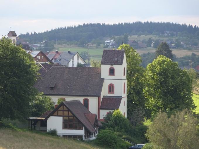 Gemeindehaus und Kirche in Ottoschwanden