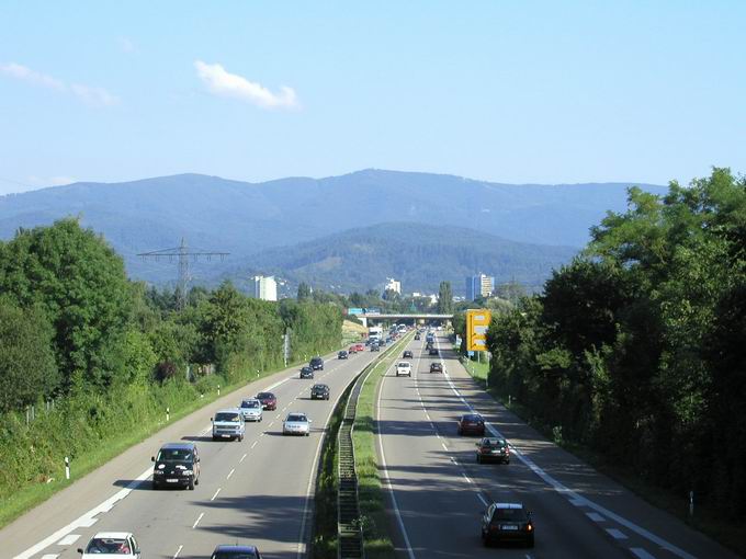 Autobahnzubringer Freiburg Mitte: Ostblick bei Lehen