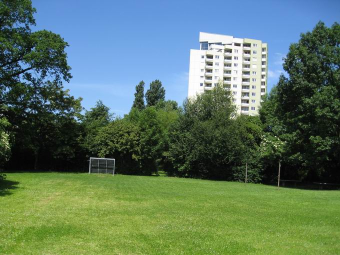 Badenweilerstrae Weingarten: Bolzplatz