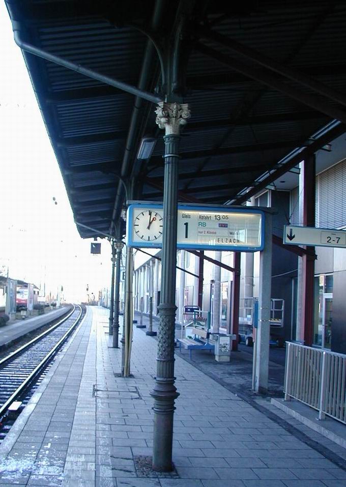 Bahnhof Freiburg: korinthische Sulen