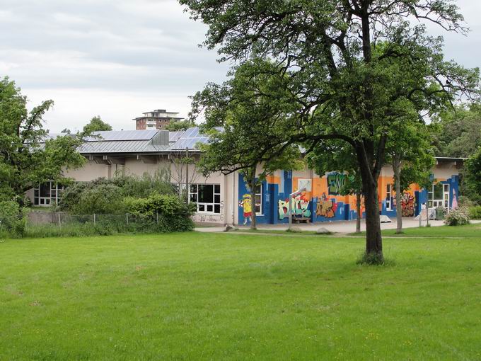 Burgdorfer Weg Freiburg: Blick Jahrhalle