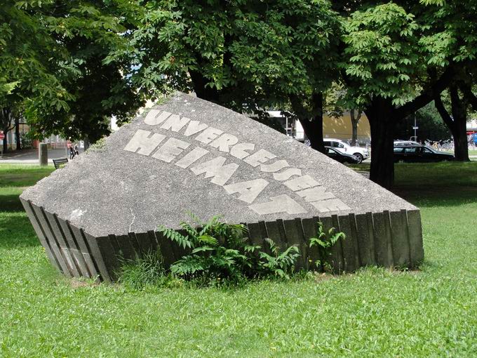 Fahnenbergplatz Freiburg: Mahnmal Unvergessene Heimat