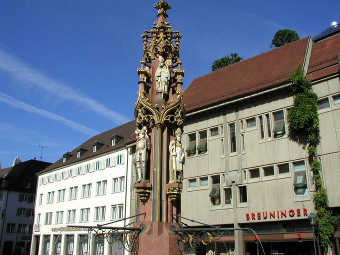 Fischbrunnen Mnsterplatz Freiburg