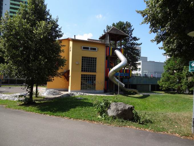 Freiburg-Weingarten: Spielturm Krozinger Strae