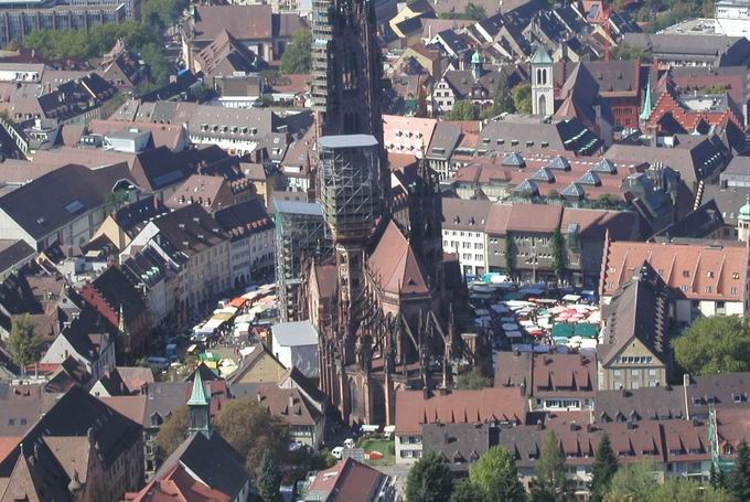 Wochenmarkt auf dem Mnsterplatz Freiburg