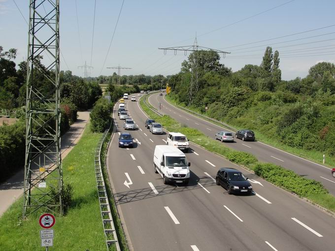 Mundenhofer Steg: Nordblick Besanconallee