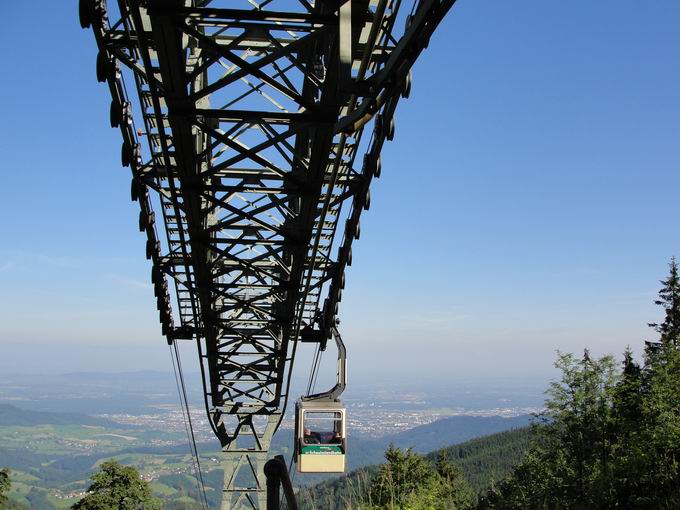 Schauinslandbahn: Bergstation Einfahrt