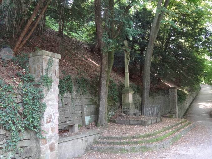 Steinernes Schlossberg Kreuz Freiburg