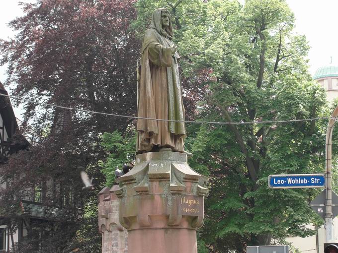 Skulptur Albertus Magnus Schwabentorbrcke