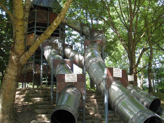 Rutsche Kinderspielplatz Seepark Freiburg