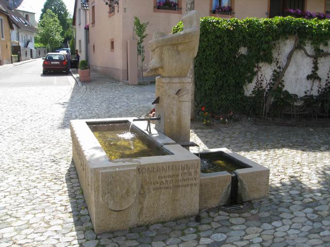 Sonnenbrunnen Waltershofen