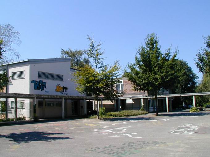 Weiherhof-Grundschule: Schulhof