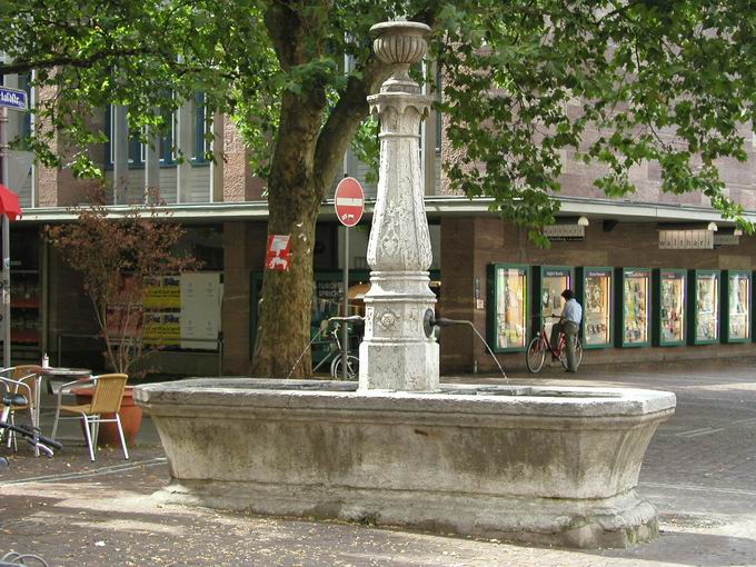 Zweirhrenbrunnen Bertoldstrae Freiburg