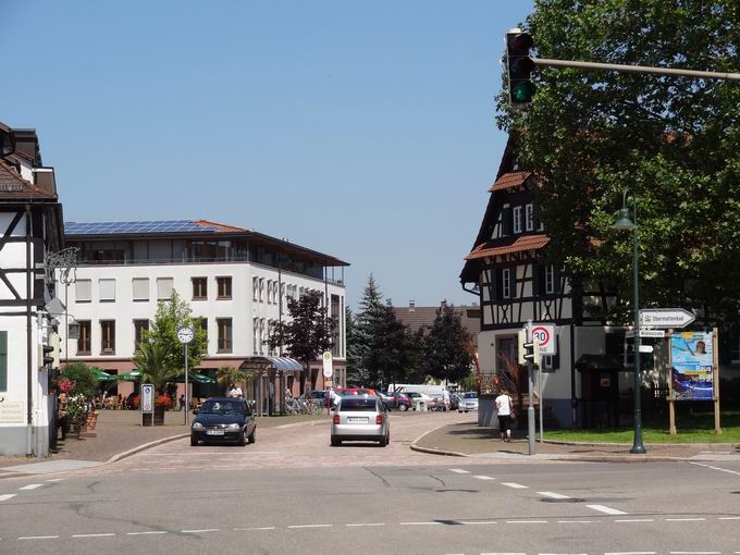 Bild > Alte Bundesstraße Blick Sonne Platz