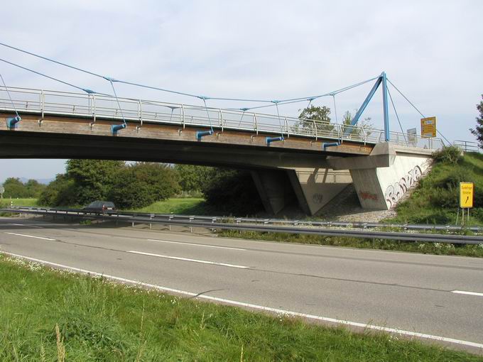 Kreisstrae 4917: Fahrradbrcke ber B3