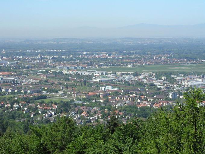 Zhringer Burg: Blick Messe Freiburg