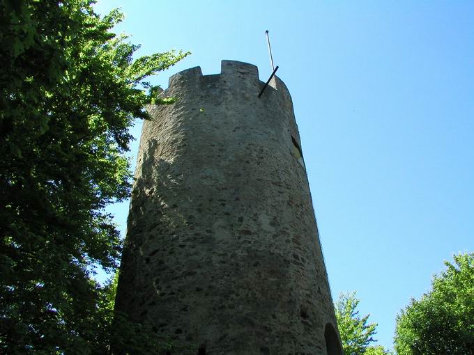 Zhringer Burg: Blick Zinnen Rundturm