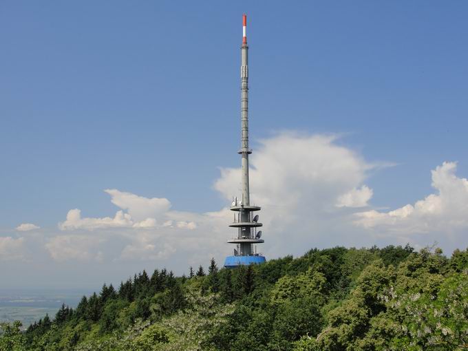 Neunlindenturm: Blick Fernmeldeturm