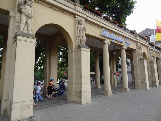 Bahnhofsplatz Karlsruhe: Eingang Stadtgarten