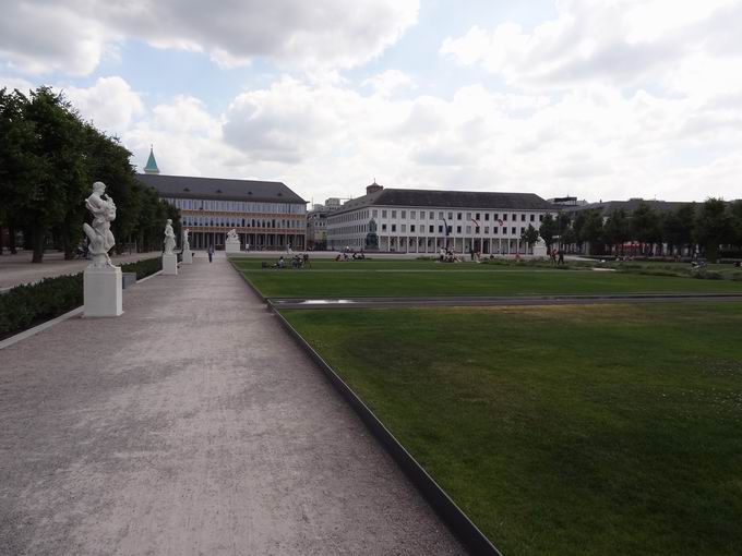 Schlossplatz Schloss Karlsruhe