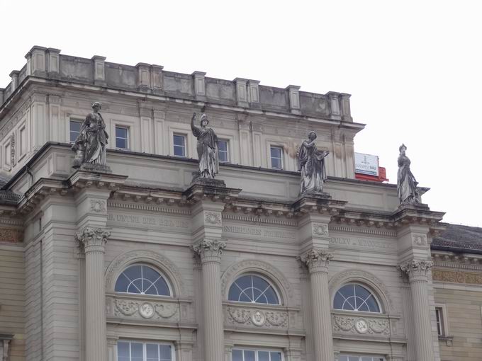 Platzfassade Naturkundemuseum Karlsruhe