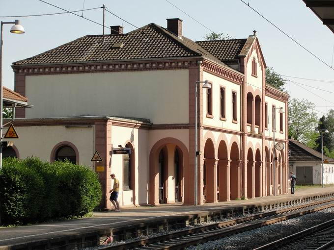 Bahnhof Kenzingen: Westansicht