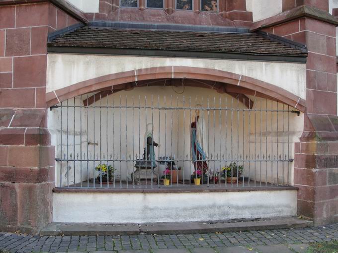 St. Laurentius Kirche Kenzingen: Lourdesgrotte