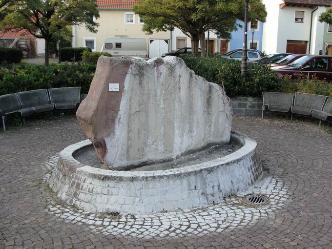 Romarktplatz Kenzingen: Brunnen