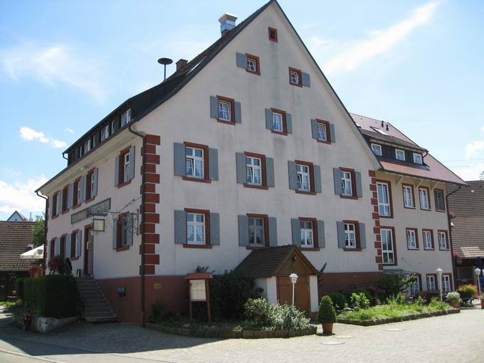 Westansicht Gasthof Bren Zarten