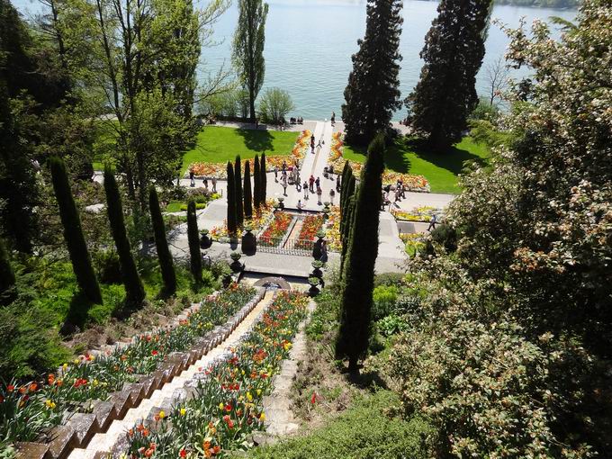 Italienische Blumen-Wassertreppe & Bodensee