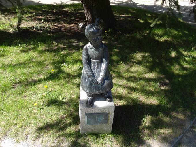 Bronzefigur Klein Sein