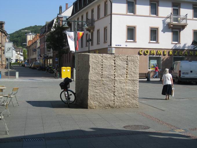 Skulptur Granit Rosa Porrio