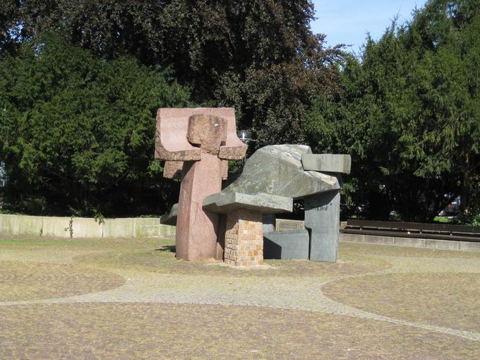 Skulptur Triade in Lrrach