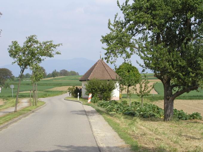 Dreifaltigkeitskapelle Neuershausen: Kapellenweg